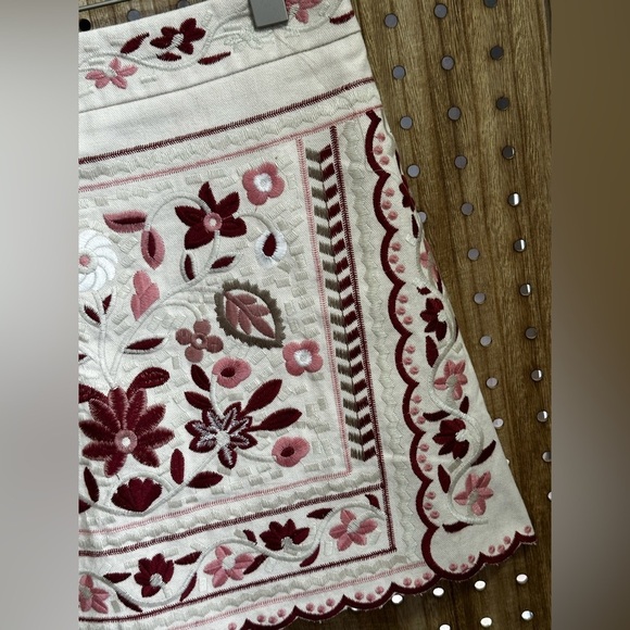 Valeria’s Boutique Embroidered Floral Mini Skirt Cream Red Size Medium - Picture 3 of 6